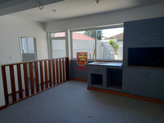 Imagem Sobrado com 3 Quartos à Venda, 304 m² em Balneário - Florianópolis Imagem Sobrado com 3 Quartos à Venda, 304 m² em Balneário - Florianópolis