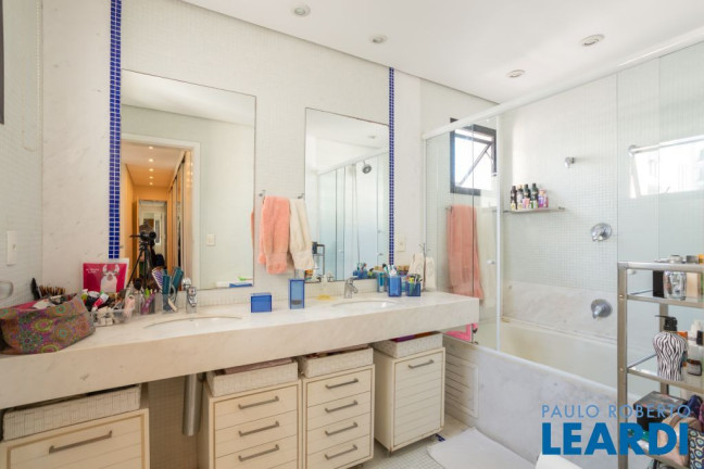 Imagem Apartamento com 4 Quartos à Venda, 235 m² em Aclimação - São Paulo Imagem Apartamento com 4 Quartos à Venda, 235 m² em Aclimação - São Paulo
