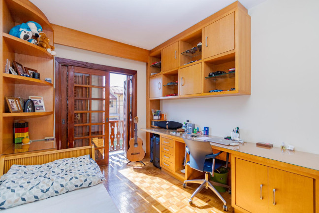 Imagem Casa com 3 Quartos à Venda, 129 m² em Santo Inácio - Curitiba Imagem Casa com 3 Quartos à Venda, 129 m² em Santo Inácio - Curitiba