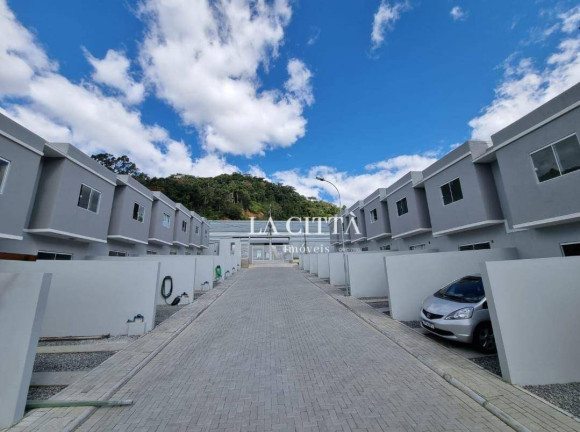 Imagem Sobrado com 2 Quartos à Venda, 50 m² em Espinheiros - Itajaí Imagem Sobrado com 2 Quartos à Venda, 50 m² em Espinheiros - Itajaí