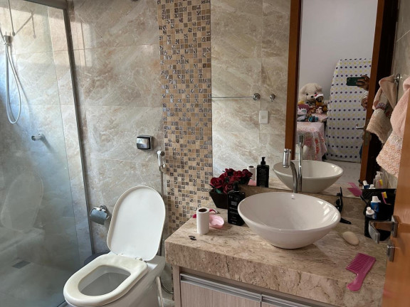 Imagem Casa com 3 Quartos à Venda, 280 m² Imagem Casa com 3 Quartos à Venda, 280 m²