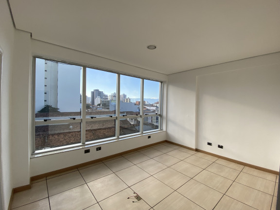 Imóvel Comercial à Venda, 83 m² em Centro - Taubaté