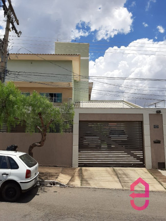 Sobrado com 4 Quartos à Venda, 630 m² em Vila Osvaldo Rosa - Goiânia