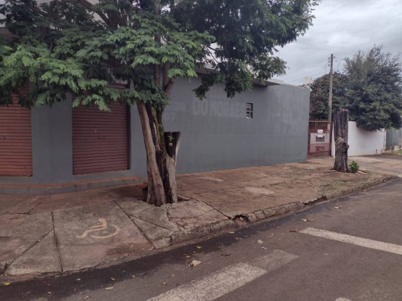 Casa à Venda, 375 m² em Jardim Petrópolis - Arapongas