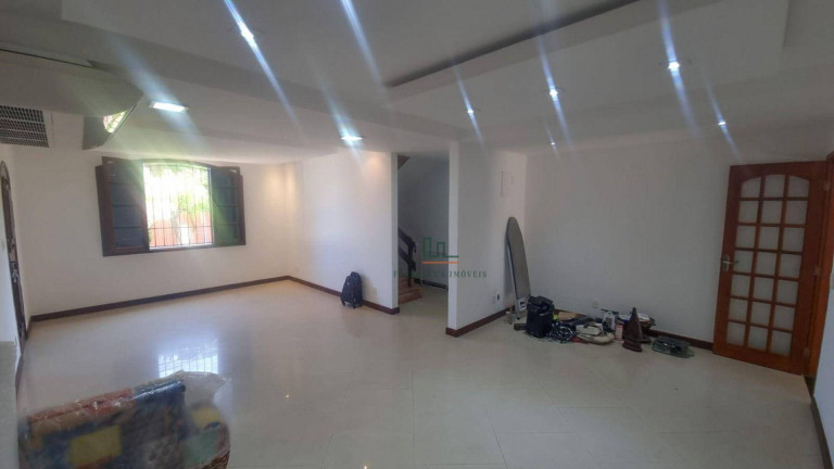 Imagem Casa com 4 Quartos à Venda, 505 m² em Recanto De Itaipuaçu - Maricá Imagem Casa com 4 Quartos à Venda, 505 m² em Recanto De Itaipuaçu - Maricá