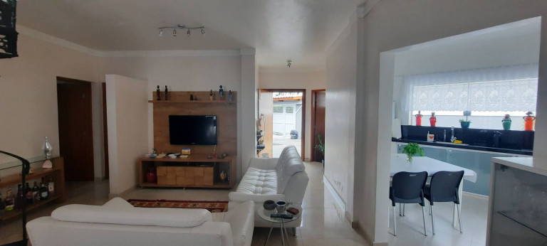 Imagem Casa com 3 Quartos à Venda, 200 m² em Cocanha - Caraguatatuba