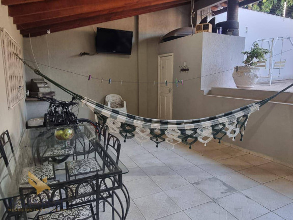 Imagem Casa com 3 Quartos à Venda, 204 m² em Centro - Campo Grande