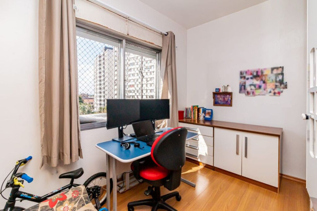Imagem Apartamento com 3 Quartos à Venda, 65 m² em São João - Porto Alegre
