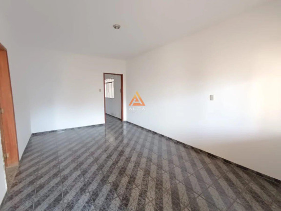 Imagem Casa com 3 Quartos à Venda, 385 m²