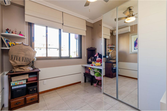 Imagem Imóvel com 3 Quartos à Venda, em Menino Deus - Porto Alegre Imagem Imóvel com 3 Quartos à Venda, em Menino Deus - Porto Alegre