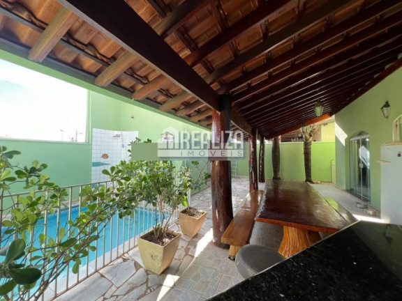 Sobrado com 4 Quartos à Venda, 337 m² em Vila Olímpica - Uberaba