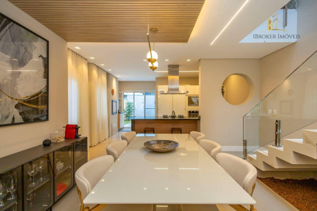 Imagem Sobrado com 3 Quartos à Venda, 208 m² em Uberaba - Curitiba Imagem Sobrado com 3 Quartos à Venda, 208 m² em Uberaba - Curitiba