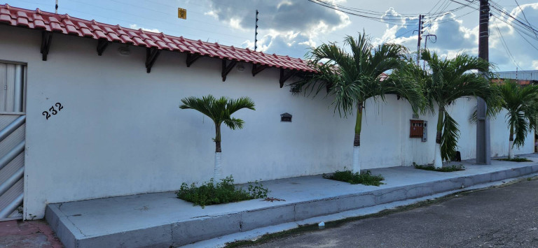 Sala Comercial à Venda, 600 m² em Novo Aleixo - Manaus