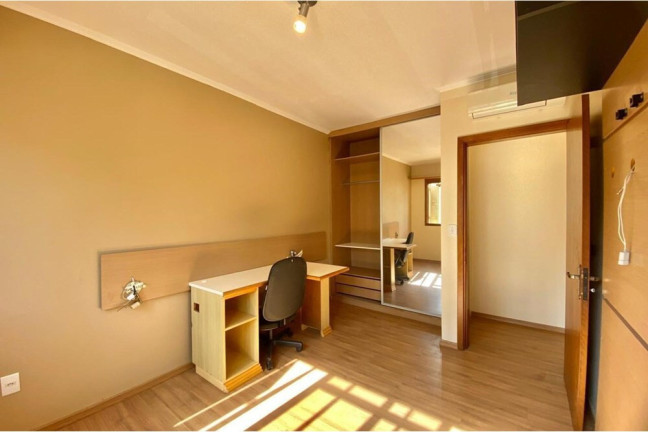 Imagem Casa com 4 Quartos à Venda, 284 m² em Higienópolis - Porto Alegre Imagem Casa com 4 Quartos à Venda, 284 m² em Higienópolis - Porto Alegre