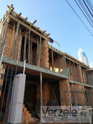 Imagem Casa com 3 Quartos à Venda, 180 m² em Centro - Balneário Camboriú