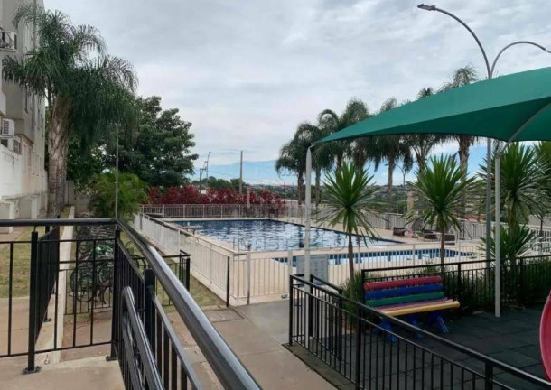 Imagem Apartamento com 2 Quartos à Venda, 42 m² em Colinas - Londrina