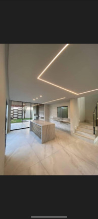 Imagem Casa com 3 Quartos à Venda, 225 m² em Goiânia Imagem Casa com 3 Quartos à Venda, 225 m² em Goiânia