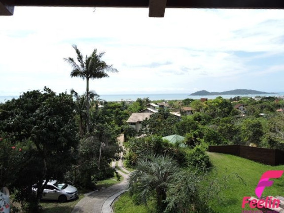 Imagem Casa com 8 Quartos à Venda, 217 m² em Campeche - Florianópolis Imagem Casa com 8 Quartos à Venda, 217 m² em Campeche - Florianópolis