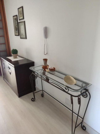 Imagem Imóvel com 2 Quartos à Venda, 57 m² em Petrópolis - Porto Alegre Imagem Imóvel com 2 Quartos à Venda, 57 m² em Petrópolis - Porto Alegre