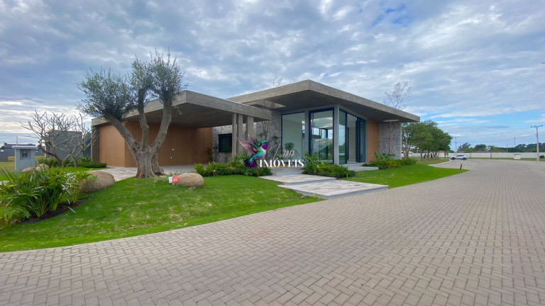 Imagem Casa de Condomínio com 4 Quartos à Venda, 324 m² em Centro - Capão Da Canoa