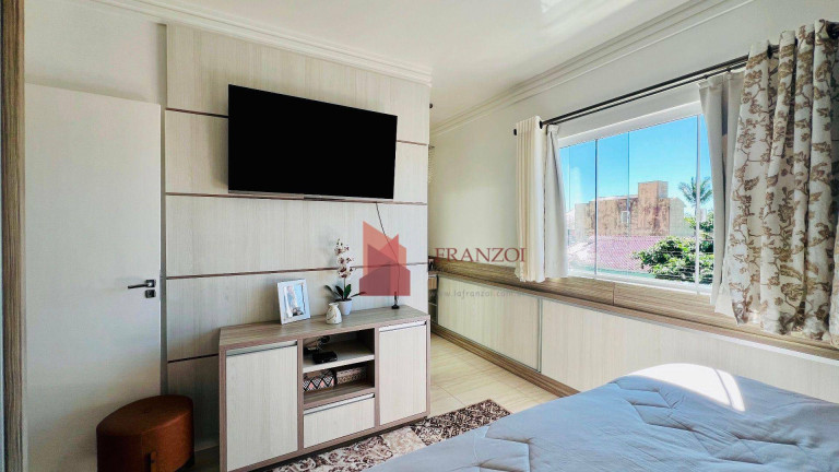 Imagem Sobrado com 3 Quartos à Venda, 230 m² em São Judas - Itajaí Imagem Sobrado com 3 Quartos à Venda, 230 m² em São Judas - Itajaí