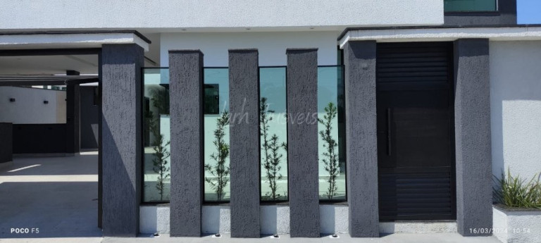 Casa com 3 Quartos à Venda, 300 m² em Santa Cruz - Rio De Janeiro