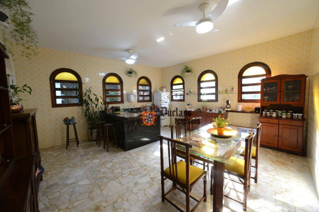 Imagem Casa com 6 Quartos à Venda, 259 m² em Centro - Peruíbe Imagem Casa com 6 Quartos à Venda, 259 m² em Centro - Peruíbe