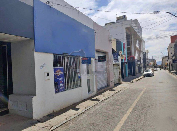 Casa à Venda,  em Centro - Montes Claros