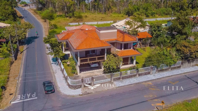 Sobrado com 3 Quartos à Venda, 253 m² em Los Angeles - Barra Velha