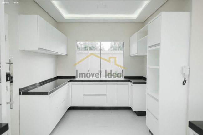 Imagem Casa com 3 Quartos à Venda, 364 m² em Butiatuvinha - Curitiba Imagem Casa com 3 Quartos à Venda, 364 m² em Butiatuvinha - Curitiba