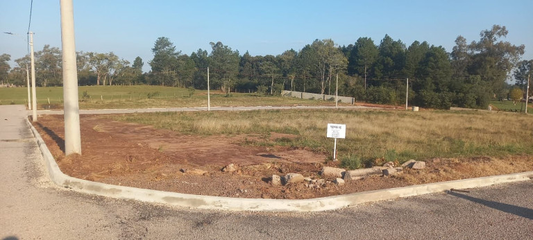 Terreno à Venda, 385 m² em Tomazetti - Santa Maria