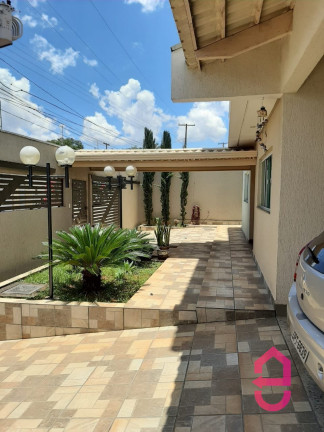 Imagem Sobrado com 4 Quartos à Venda, 630 m² em Vila Osvaldo Rosa - Goiânia Imagem Sobrado com 4 Quartos à Venda, 630 m² em Vila Osvaldo Rosa - Goiânia
