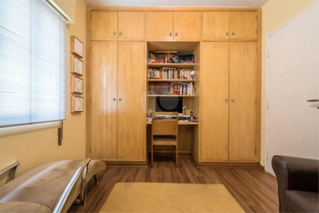 Imagem Casa com 6 Quartos à Venda, 202 m² Imagem Casa com 6 Quartos à Venda, 202 m²
