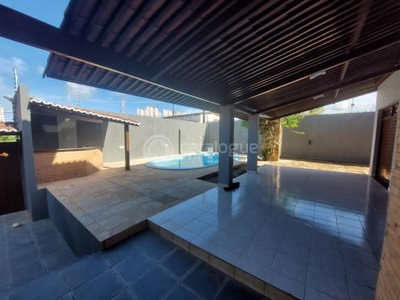 Imagem Casa com 4 Quartos para Alugar, 500 m² em Candelária - Natal Imagem Casa com 4 Quartos para Alugar, 500 m² em Candelária - Natal