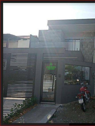 Casa com 4 Quartos à Venda, 250 m² em Camboinhas - Niterói
