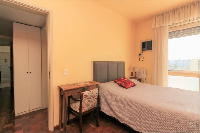 Imagem Imóvel com 3 Quartos à Venda,  em Menino Deus - Porto Alegre