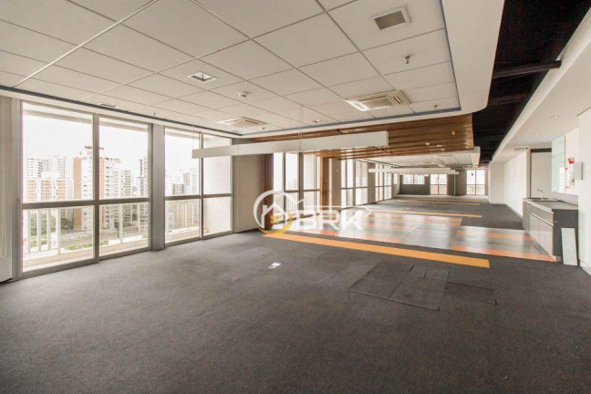 Sala Comercial à Venda ou Locação, 873 m² em Vila Mariana - São Paulo