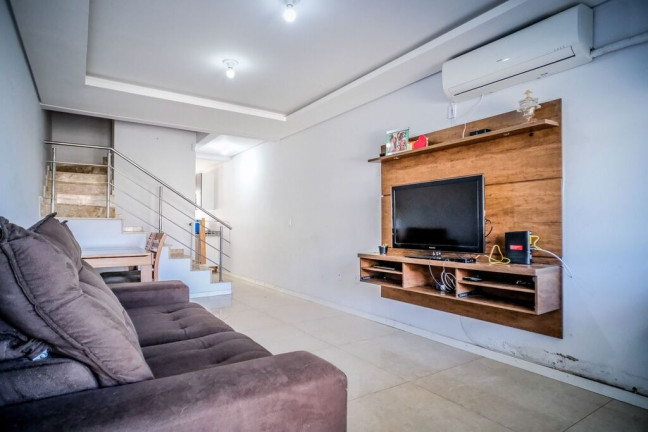 Imagem Casa com 2 Quartos à Venda, 100 m² em Jardim Itu - Porto Alegre