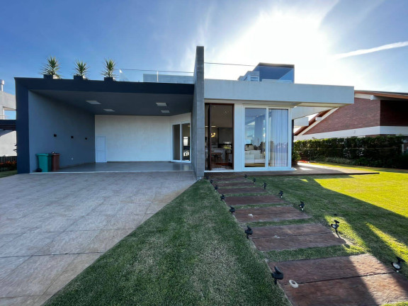 Casa com 4 Quartos à Venda,  em Atlântida Sul - Osório