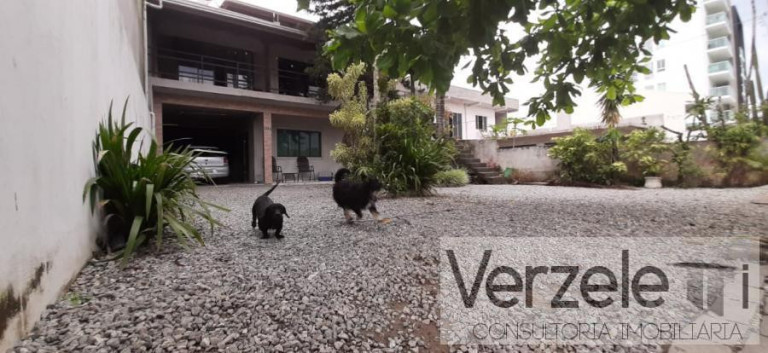 Imagem Casa com 6 Quartos à Venda, 230 m² em São Francisco De Assis - Camboriú Imagem Casa com 6 Quartos à Venda, 230 m² em São Francisco De Assis - Camboriú