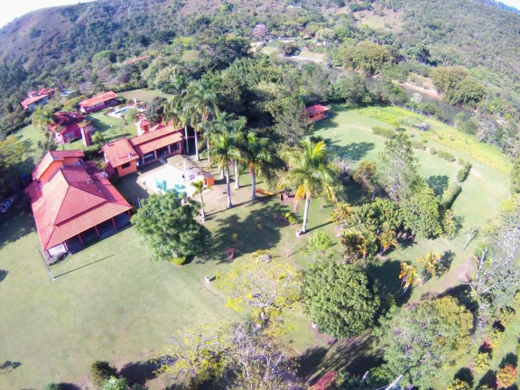 Chácara com 5 Quartos à Venda, 390 m² em Centro - Santa Branca