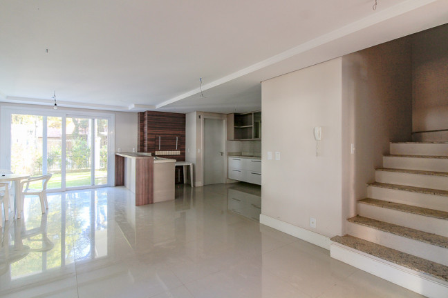 Imagem Casa de Condomínio com 3 Quartos à Venda, 241 m² em Tristeza - Porto Alegre