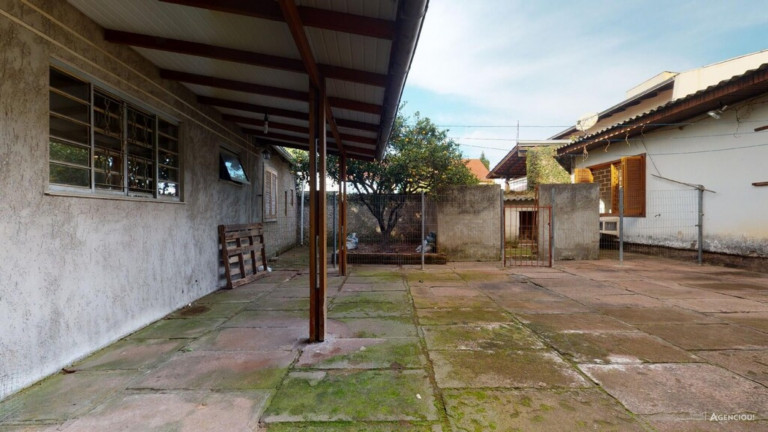 Imagem Imóvel com 4 Quartos à Venda, em Guarujá - Porto Alegre Imagem Imóvel com 4 Quartos à Venda, em Guarujá - Porto Alegre