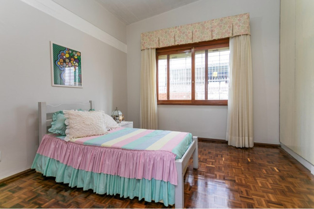 Imagem Casa com 3 Quartos à Venda, 214 m² em São Sebastião - Porto Alegre Imagem Casa com 3 Quartos à Venda, 214 m² em São Sebastião - Porto Alegre