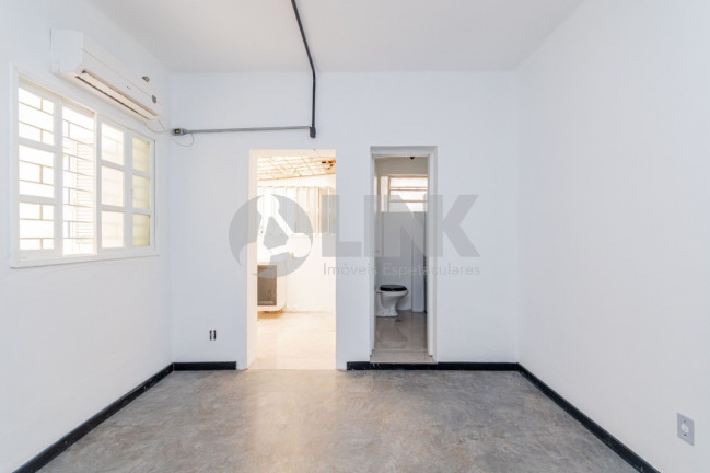 Imagem Apartamento com 2 Quartos à Venda, 46 m² em Santo Antônio - Porto Alegre Imagem Apartamento com 2 Quartos à Venda, 46 m² em Santo Antônio - Porto Alegre