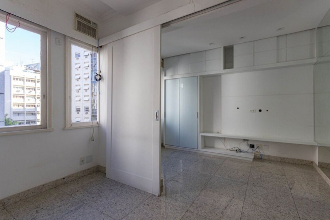 Imagem Imóvel com 1 Quarto à Venda, 41 m² em Copacabana - Rio De Janeiro Imagem Imóvel com 1 Quarto à Venda, 41 m² em Copacabana - Rio De Janeiro