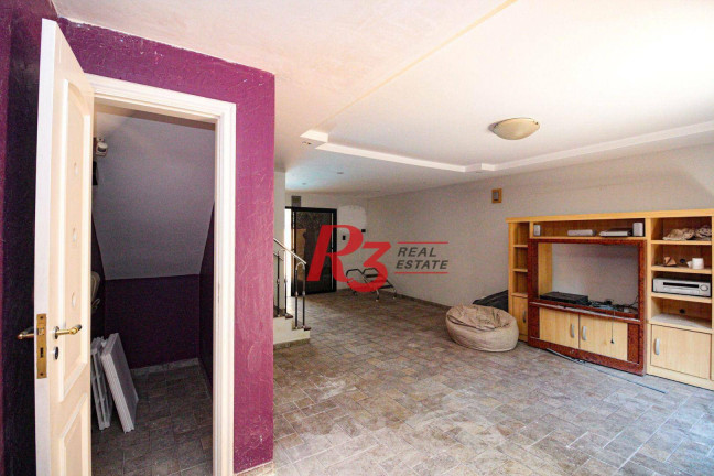 Imagem Sobrado com 3 Quartos para Alugar, 240 m² em Gonzaga - Santos