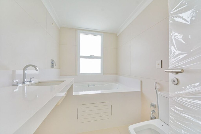 Imagem Apartamento com 4 Quartos à Venda, 257 m² em Bela Vista - Porto Alegre Imagem Apartamento com 4 Quartos à Venda, 257 m² em Bela Vista - Porto Alegre