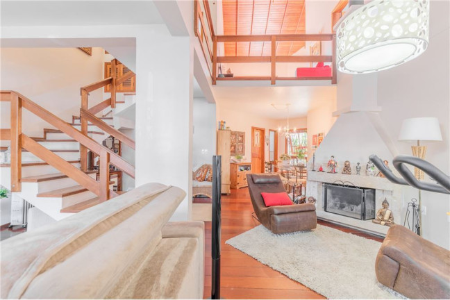 Imagem Casa com 3 Quartos à Venda, 302 m² em Jardim Europa - Porto Alegre Imagem Casa com 3 Quartos à Venda, 302 m² em Jardim Europa - Porto Alegre