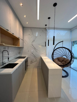 Imagem Casa com 4 Quartos à Venda, 240 m² em Ponta Negra - Manaus